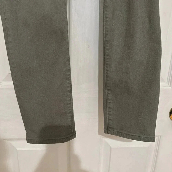 Gap Cropped Mid-Rise Favorite Jegging in Vintage Palm Green - Picture 8 of 11